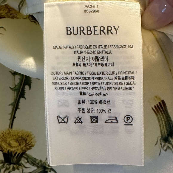 Burberry
Dandelion Lattice Print Silk
Pajama Shirt - Picture 8 of 10